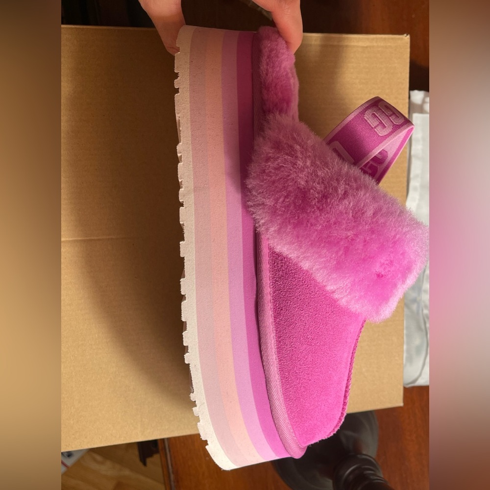 ❌SOLD OUT❌🌸💓New with tags 🌸💓 Ugg Women's
Funkette size 10 - Picture 7 of 15